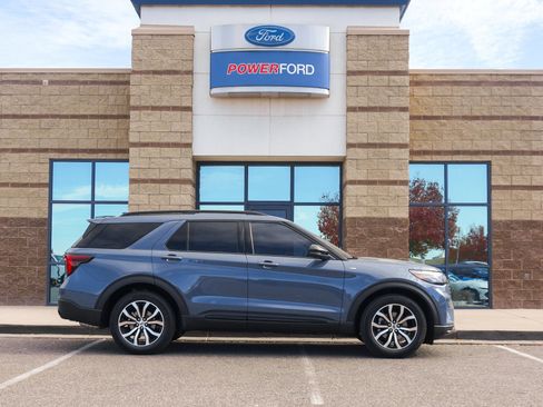 New 2026 Ford Explorer ST-Line image 5