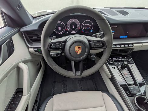 Certified 2025 Porsche 911 Carrera image 15
