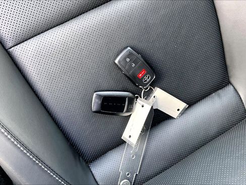 Used 2025 Toyota Prius XLE image 15