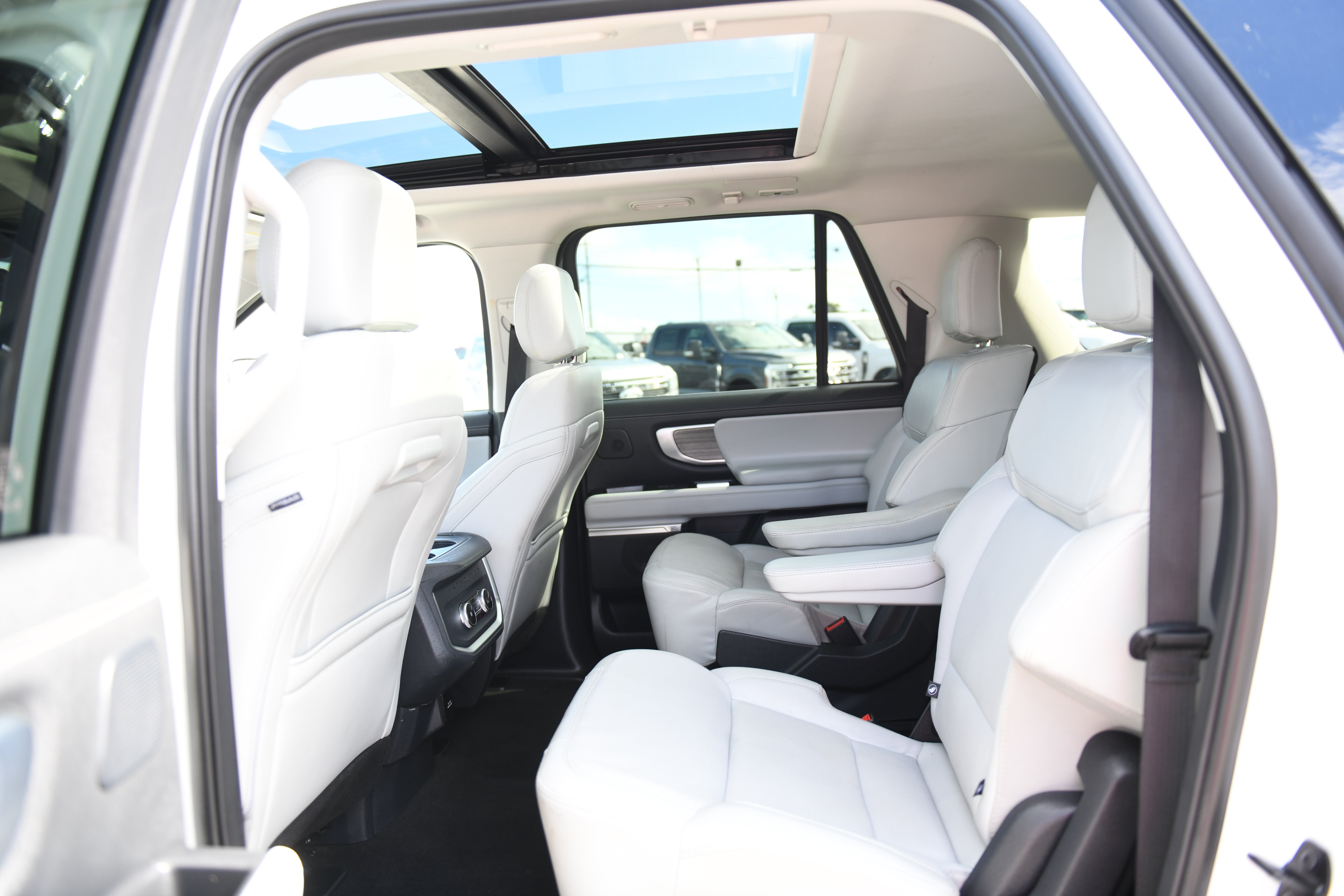 Used 2025 Ford Expedition Max Platinum w/ Driver's Package AWD/4WD image 13