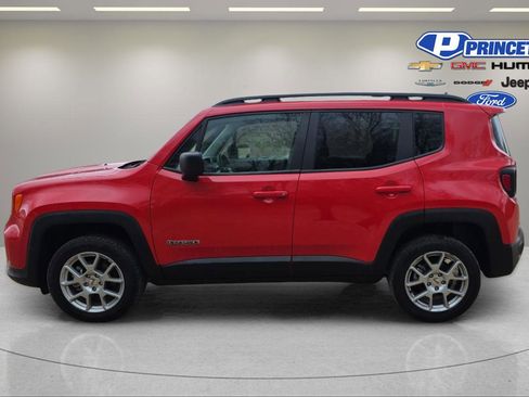 Used 2023 Jeep Renegade Latitude w/ Sun & Fun Group AWD/4WD image 4
