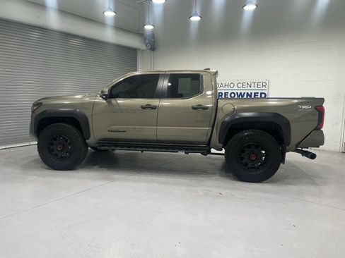 Used 2024 Toyota Tacoma TRD Off-Road w/ TRD Off Road Upgrade Package AWD/4WD image 5