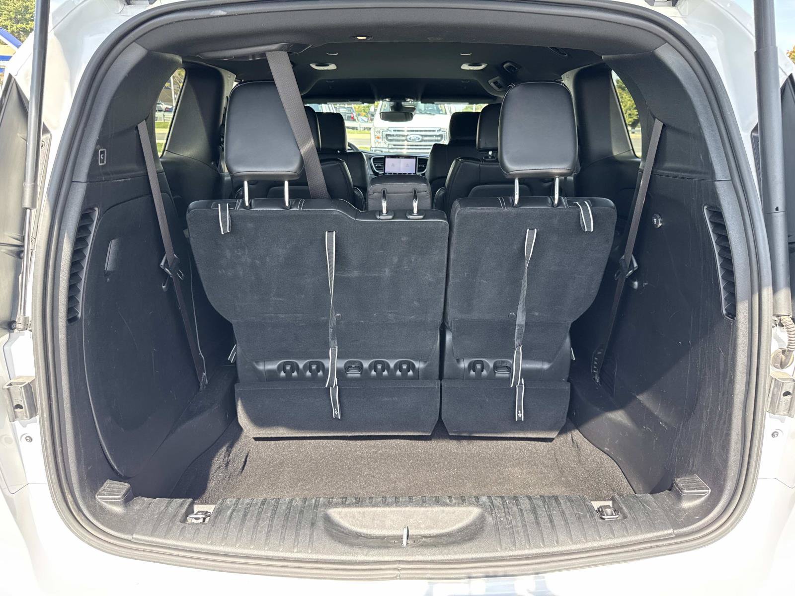 Used 2025 Chrysler Pacifica Select FWD image 27