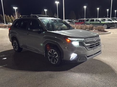 Used 2025 Subaru Forester Premium image 20