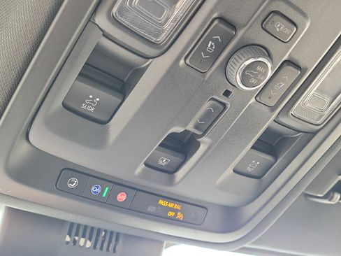 Used 2025 GMC Yukon XL Elevation image 26