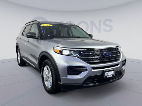 Used 2022 Ford Explorer XLT w/ Class IV Trailer Tow Package AWD/4WD image 2