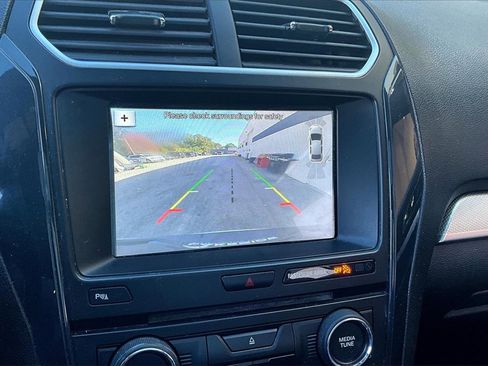 Used 2017 Ford Explorer XLT w/ Equipment Group 202A image 13