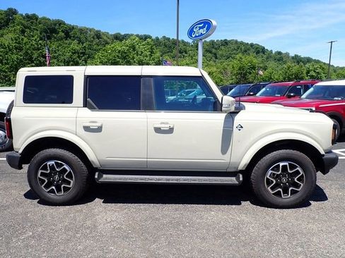 Used 2025 Ford Bronco Outer Banks AWD/4WD image 8