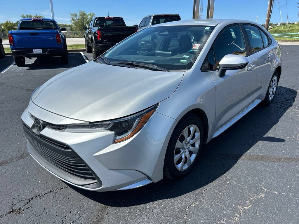 Used 2025 Toyota Corolla LE FWD image 9