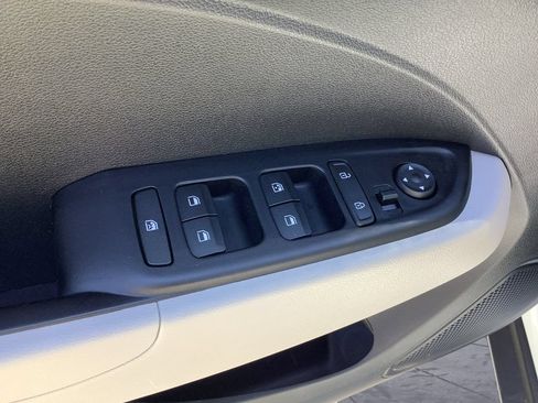 Used 2025 Hyundai Venue SEL FWD image 23