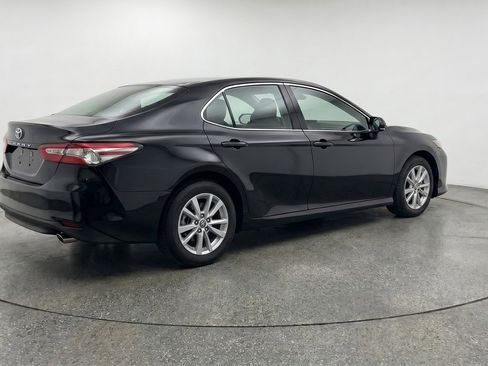 Used 2025 Toyota Camry LE FWD image 9