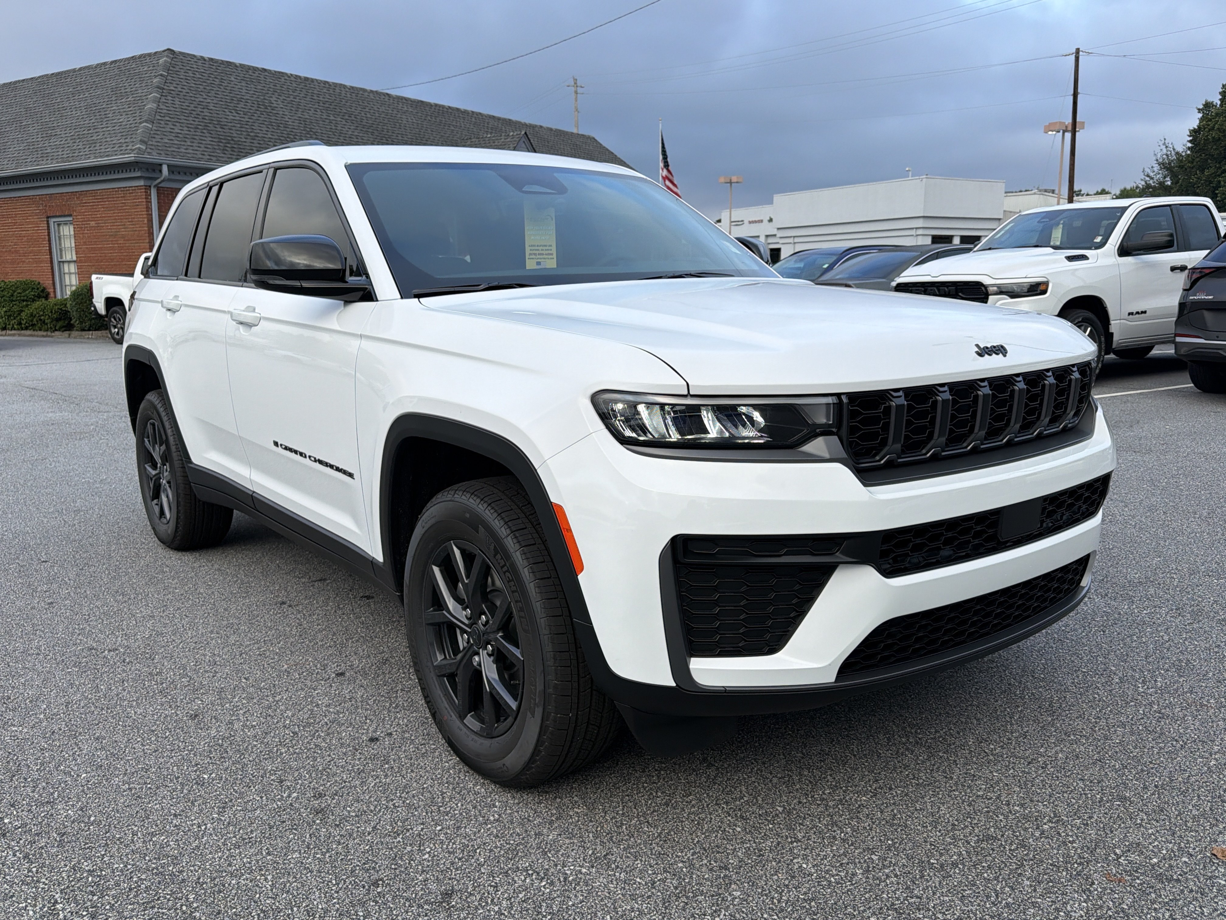 New 2027 Jeep Grand Cherokee Altitude AWD/4WD image 4