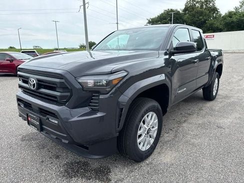 Used 2026 Toyota Tacoma SR5 AWD/4WD image 4