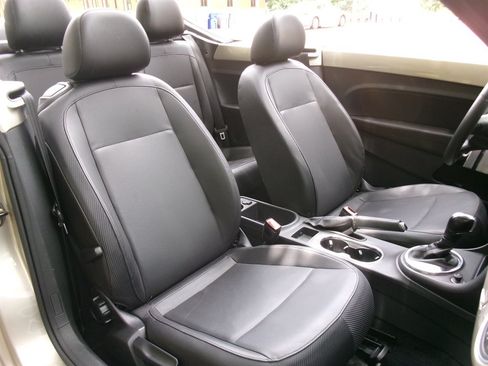Used 2013 Volkswagen Beetle 2.5 50's Edition FWD image 27