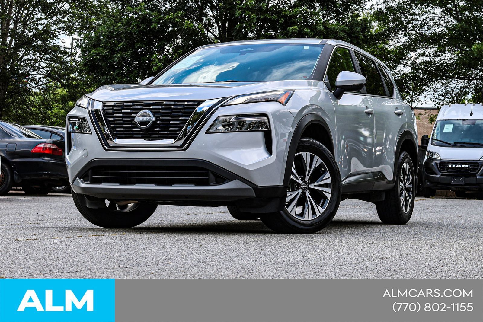 Used 2023 Nissan Rogue SV FWD image 2