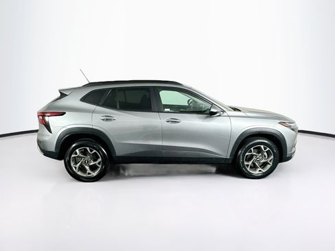 Used 2025 Chevrolet Trax LT FWD image 10