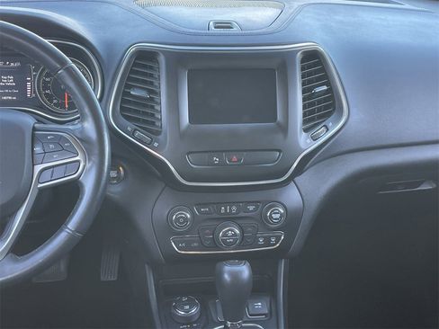 Used 2019 Jeep Cherokee Latitude Plus w/ Comfort/Convenience Group image 14