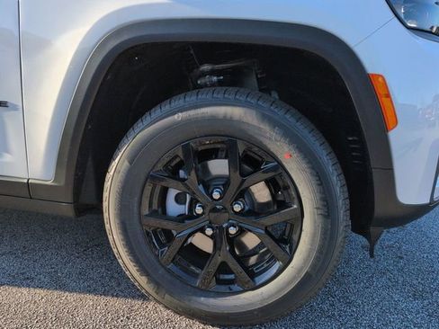 New 2026 Jeep Grand Cherokee Altitude RWD image 10