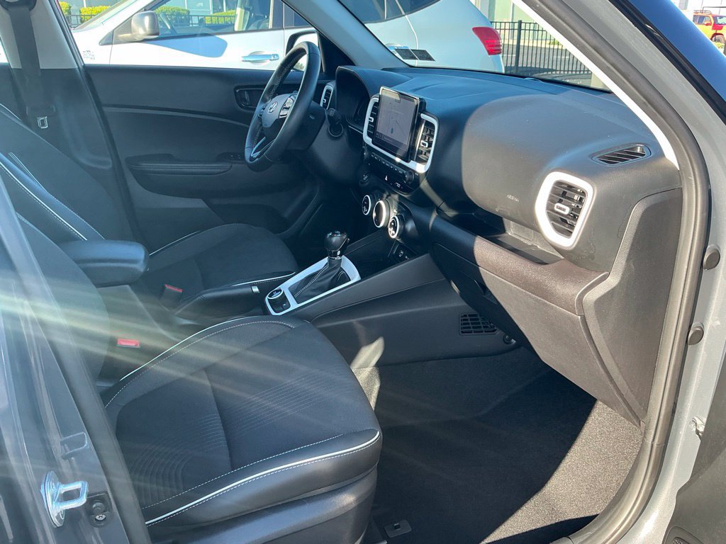 Certified 2023 Hyundai Venue Limited FWD image 30