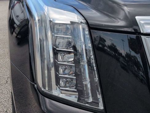 Used 2019 Cadillac Escalade ESV Luxury RWD image 10