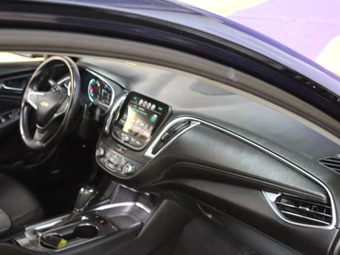 Used 2018 Chevrolet Malibu LT w/ True North Edition FWD image 12