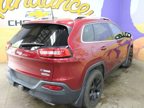 Used 2017 Jeep Cherokee Latitude w/ Cold Weather Group AWD/4WD image 8
