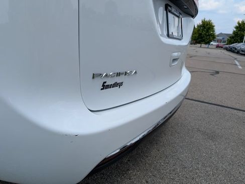 Used 2022 Chrysler Pacifica Touring-L FWD image 26
