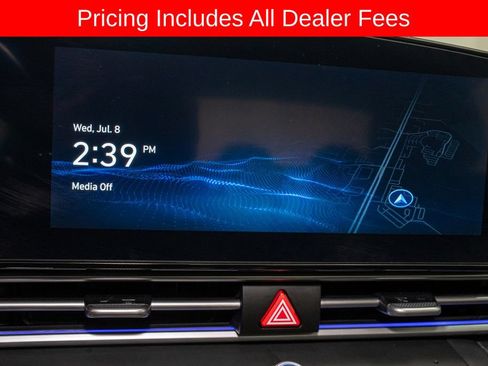 Used 2023 Hyundai Elantra Limited FWD image 12
