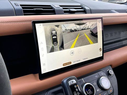 Used 2023 Land Rover Defender 110 V8 image 21