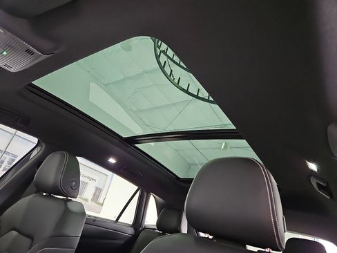 New 2026 Volkswagen Atlas Cross Sport SE FWD image 18