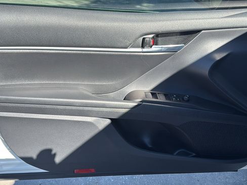 Used 2021 Toyota Camry LE image 7