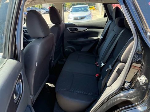 Used 2021 Nissan Rogue Sport S image 5