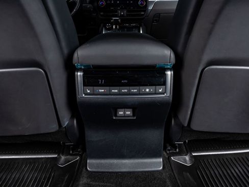 Used 2024 Lexus GX 550 w/ Accessory Package (2T) AWD/4WD image 31