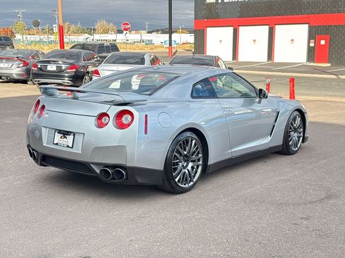 Used 2009 Nissan GT-R Premium image 7