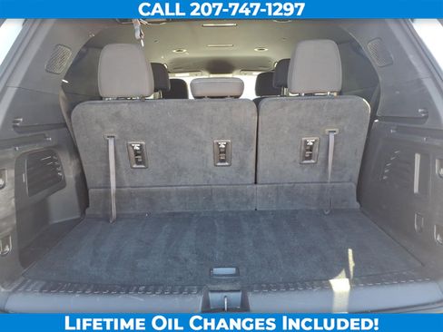 Used 2025 Chevrolet Traverse LT image 9