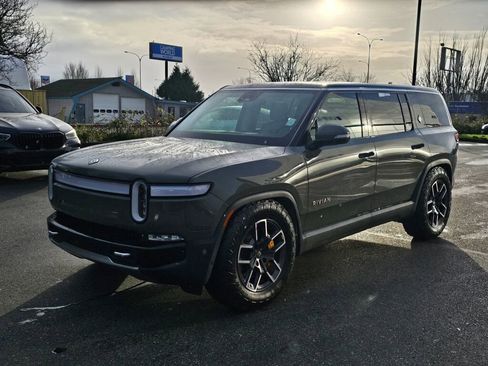 Used 2023 Rivian R1S Launch Edition image 3