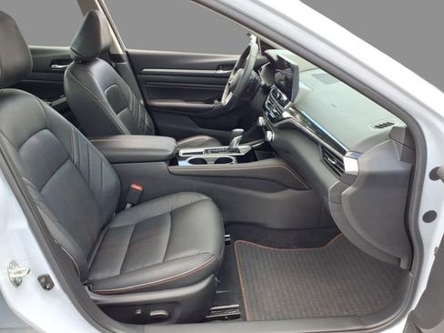 Used 2023 Nissan Altima 2.5 SR w/ SR Premium Package FWD image 13