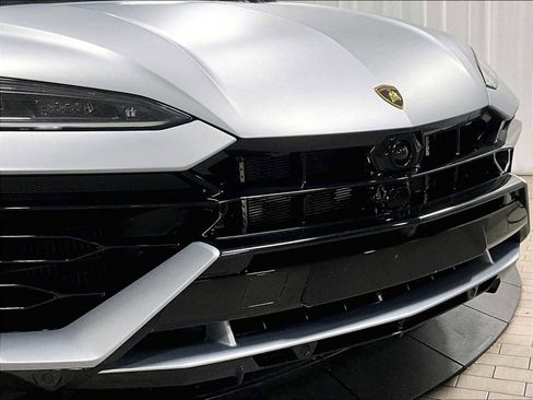 Used 2025 Lamborghini Urus SE image 33