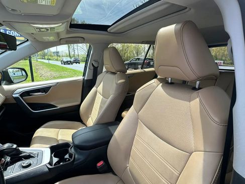 Used 2019 Toyota RAV4 Limited AWD/4WD image 20