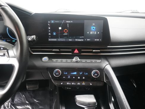 Used 2023 Hyundai Elantra SEL w/ Convenience Package FWD image 19