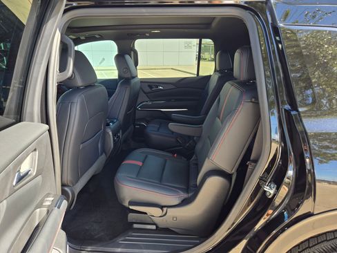 Certified 2024 Chevrolet Traverse RS FWD image 21
