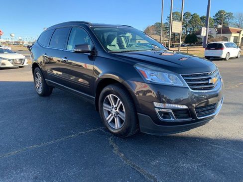 Used 2017 Chevrolet Traverse LT image 5