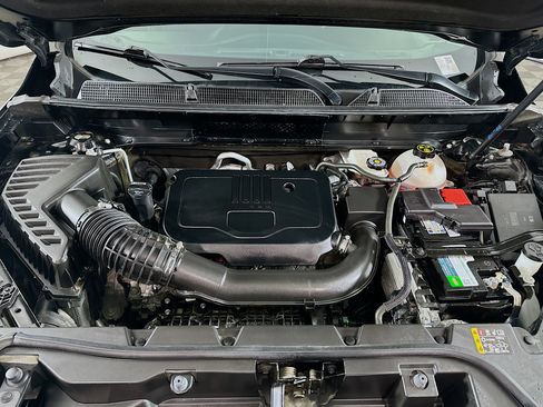 Used 2023 GMC Acadia SLE image 34