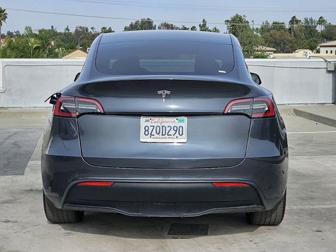 Used 2022 Tesla Model Y Long Range image 17