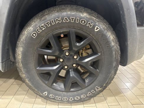 Used 2018 Jeep Cherokee Trailhawk AWD/4WD image 49