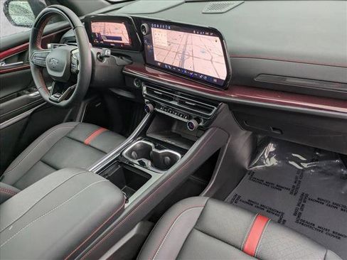 Used 2025 Chevrolet Traverse RS image 24