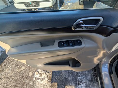 Used 2015 Jeep Grand Cherokee Laredo w/ Quick Order Package 23E RWD image 9