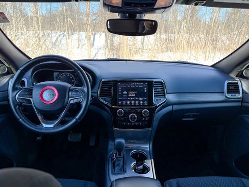 Used 2019 Jeep Grand Cherokee Laredo image 22