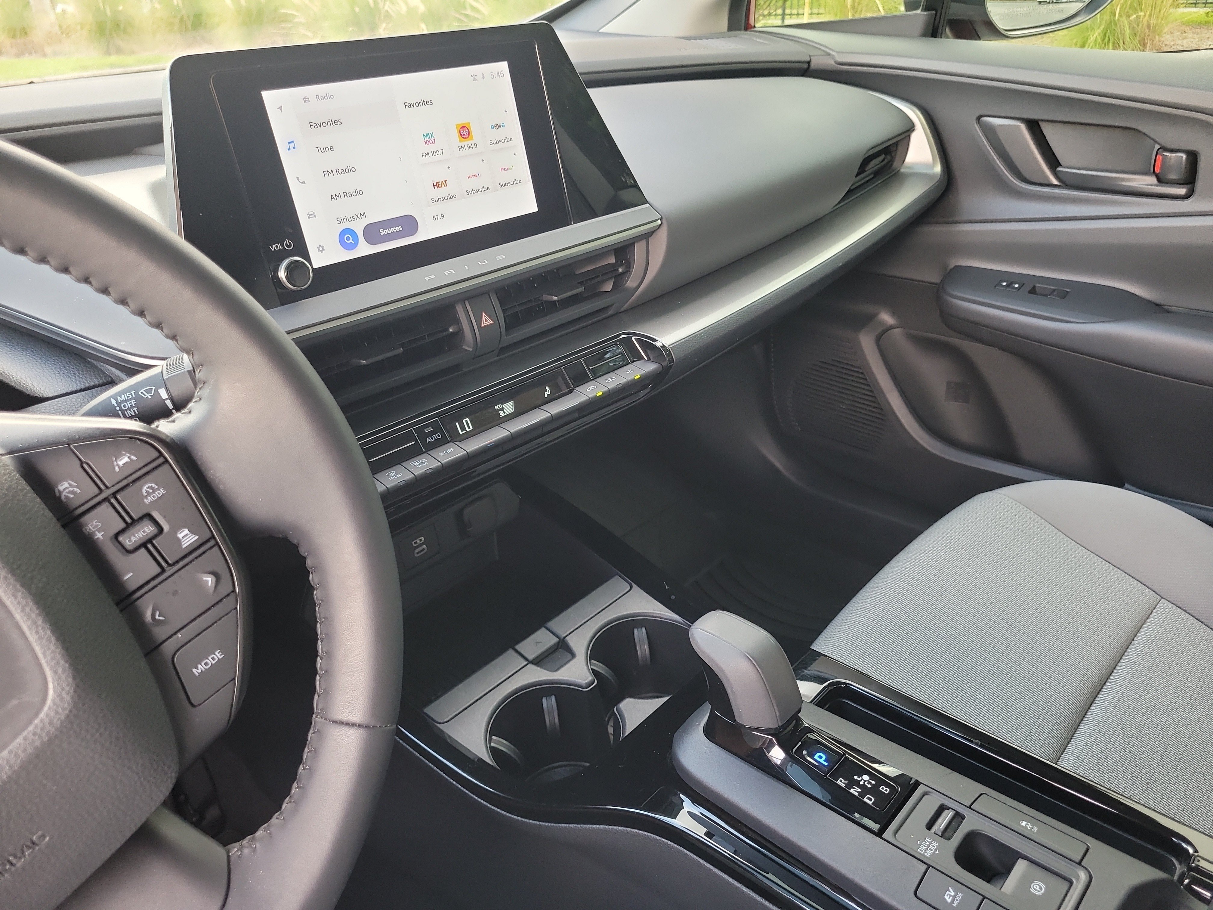 Certified 2025 Toyota Prius LE FWD image 21