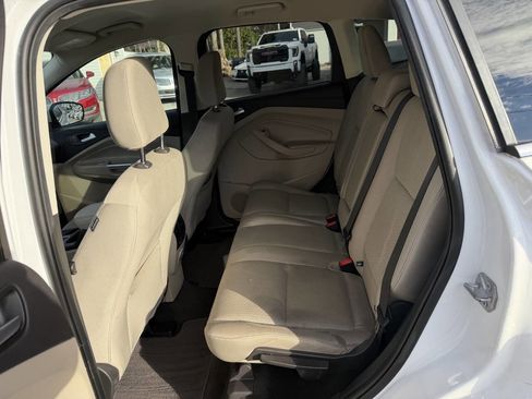 Used 2019 Ford Escape SE image 14